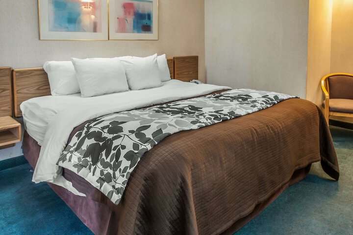 Room 18 of 28