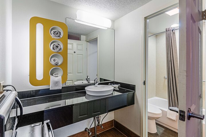 Room 10 of 34