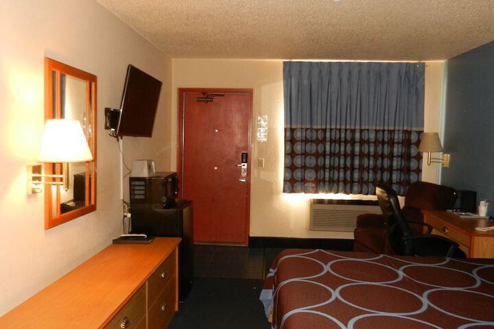 Room 8 of 46