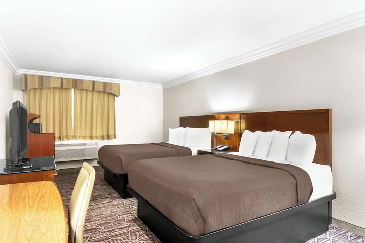 Room 11 of 34