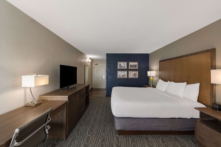 Comfort Inn & Suites Tipp City Dayton North I-75