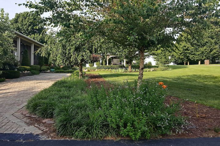 Large & Private Guest House Apt w / Patio + Views!