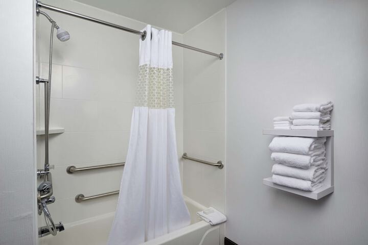 Room 8 of 27