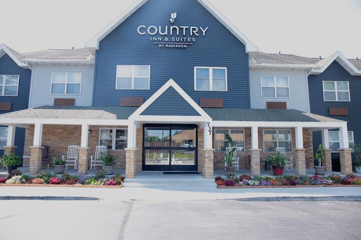 Country Inn & Suites by Radisson Sparta, WI