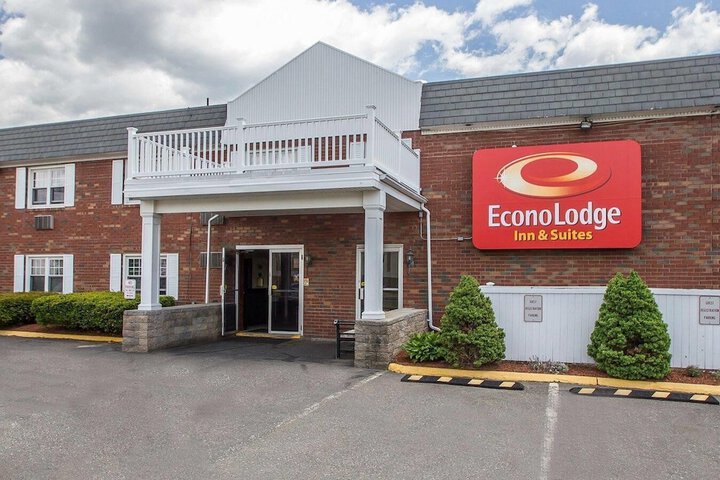 Econo Lodge Inn & Suites Windsor Locks Bradley Airport