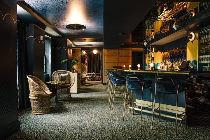 Lounge 43 of 48