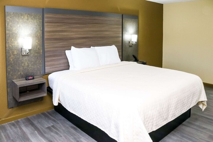 Room 3 of 8