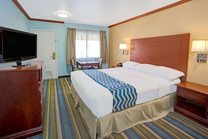 Room 21 of 28
