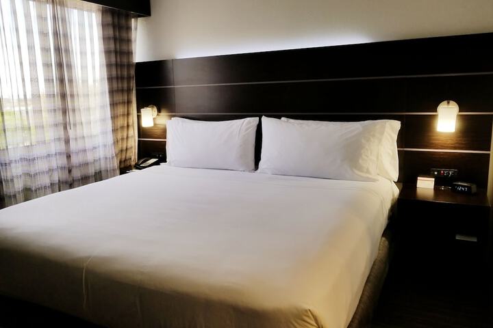 Holiday Inn Express & Suites Miami - Hialeah by IHG