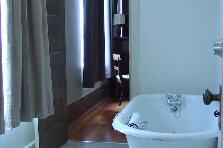 Room 18 of 68