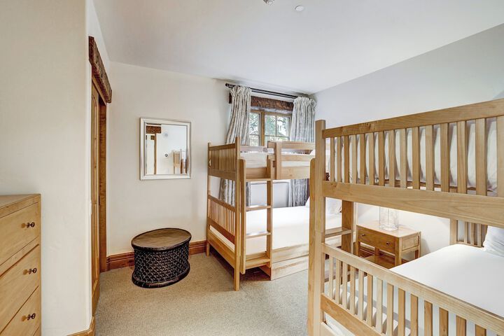 Room 214 of 450
