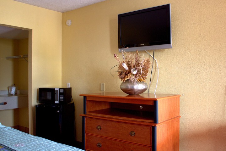 Room 10 of 12