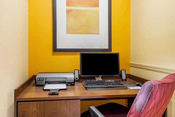 MICROTEL INN & SUITES BY WYNDHAM VERONA