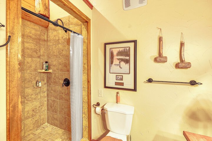 Fish Boat & Hike: Pet-friendly Cabin in Arkansas