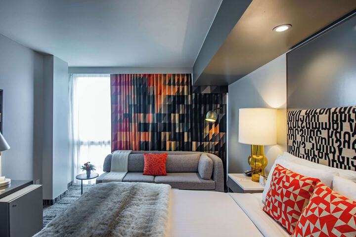 Room 10 of 34