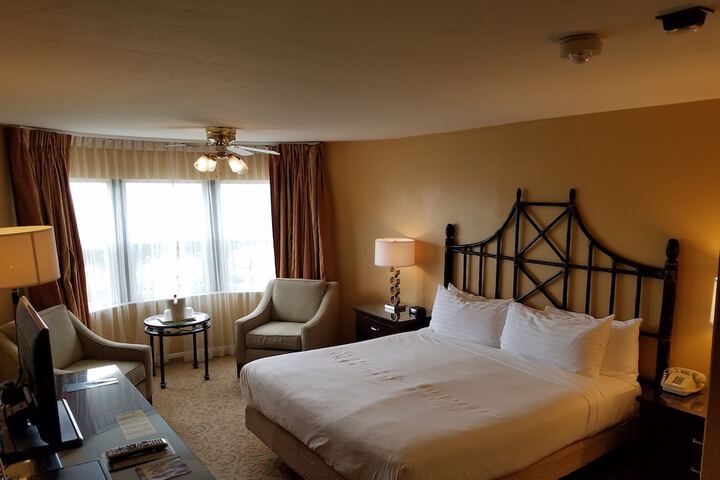 Room 17 of 35