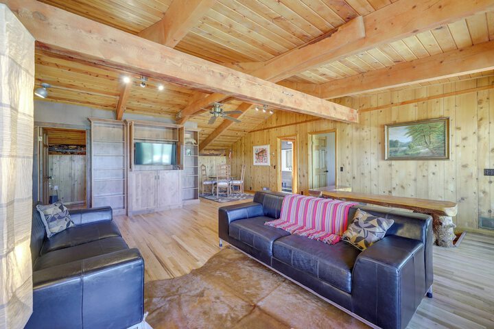 Spacious Pinedale Home w / Mountain Range View