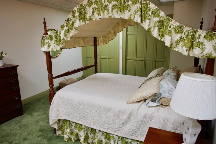 THE CLARK HOUSE INN