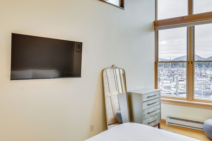 Custom Harborside Loft in the Heart of Ketchikan