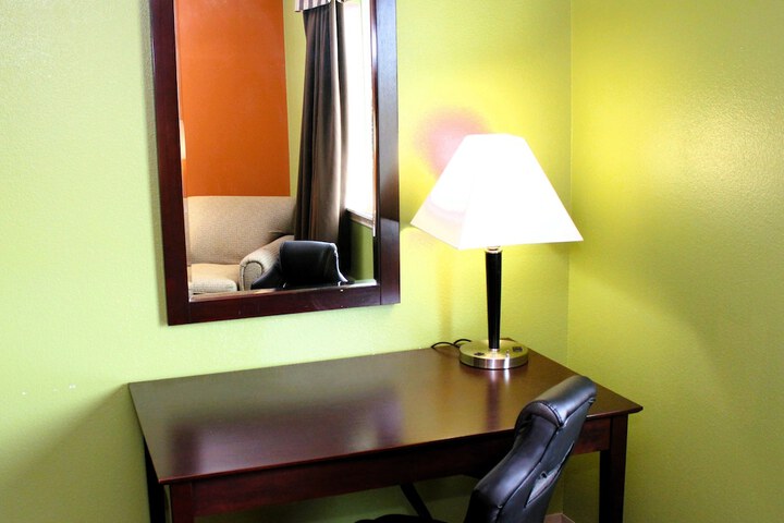 Room 27 of 27