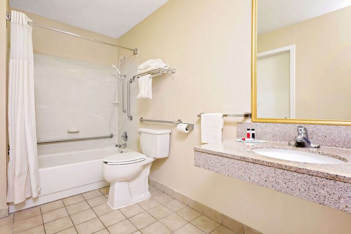 Room 6 of 20