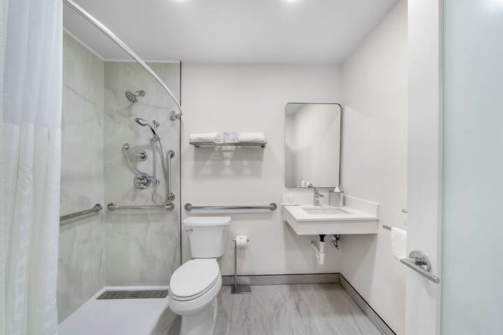 Clarion Pointe Kent - Seattle South