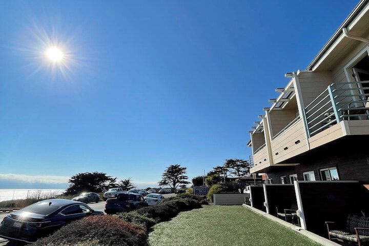 Cambria Landing Inn & Suites