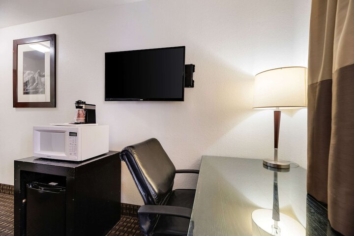 Room 7 of 32