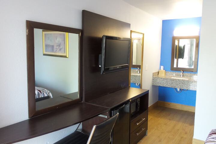 Room 5 of 9