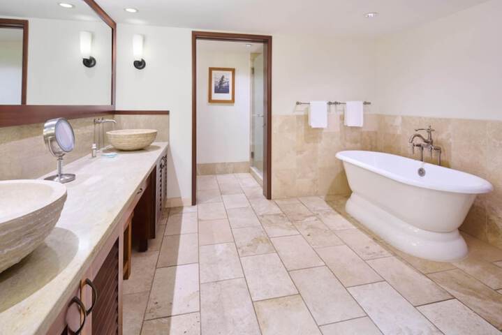 Royal Lahaina Resort & Bungalows