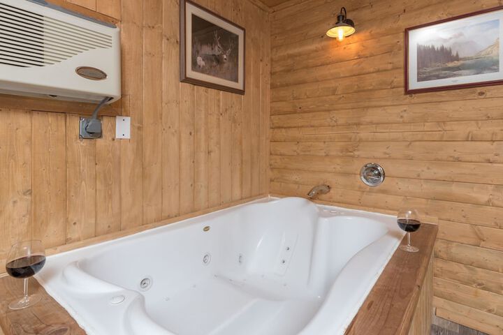 Upper Canyon Inn & Cabins