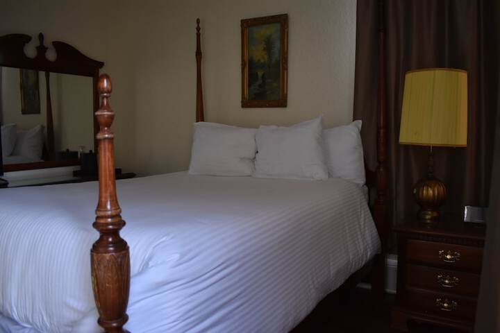 Room 17 of 104