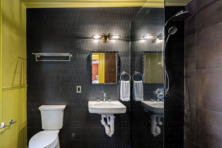 Room 5 of 22