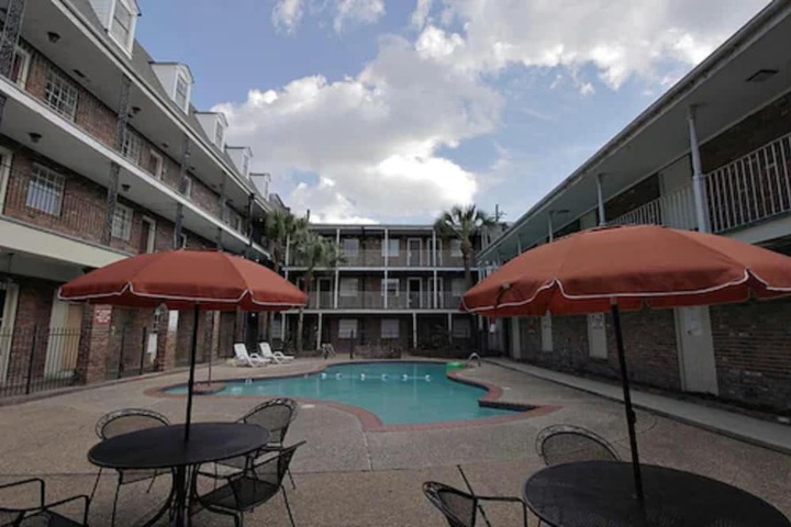 Pool 10 of 26