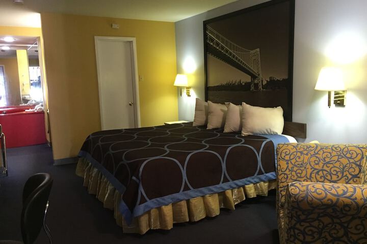 Room 22 of 33
