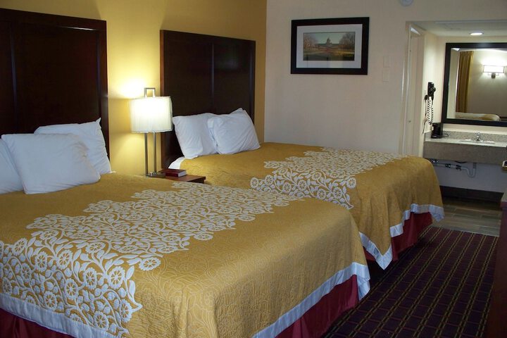 Room 34 of 48