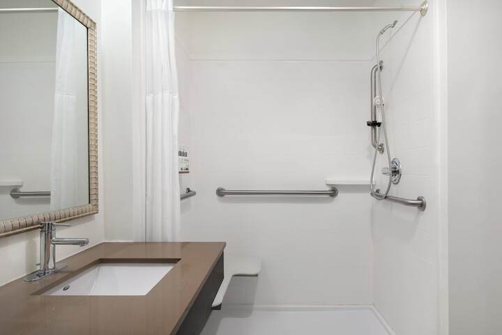 Garner Hotel Evansville East by IHG