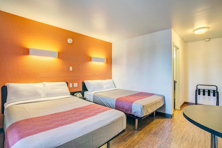 Room 20 of 33