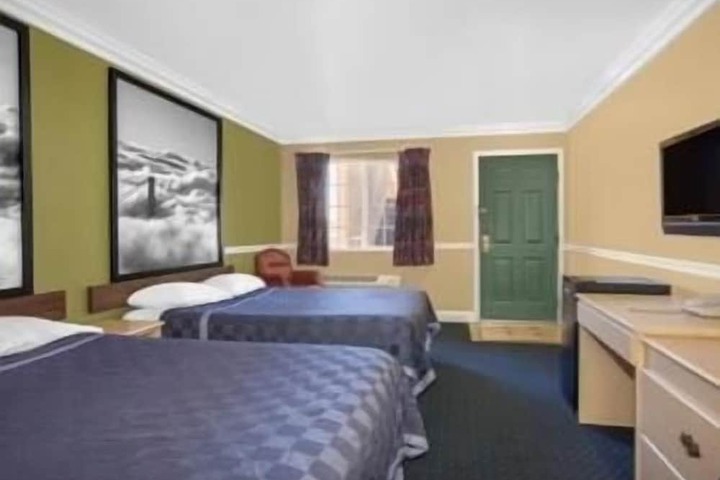 Room 6 of 17