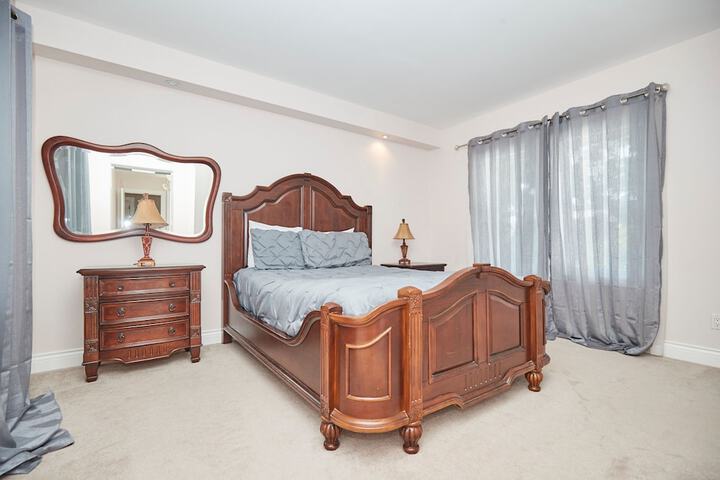 Room 9 of 21