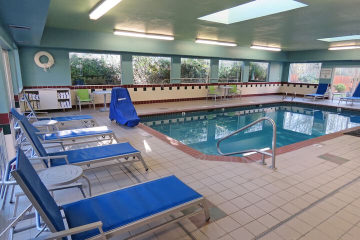 Holiday Inn Express & Suites Burlington by IHG