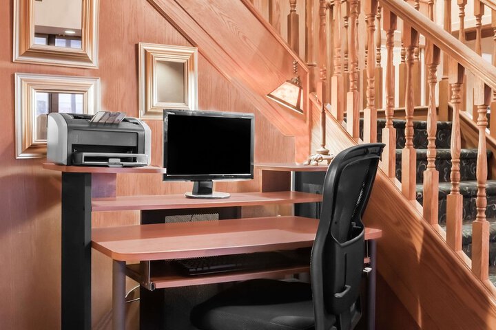 Business Center 19 of 20