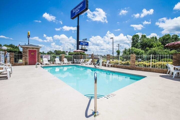 Pool 6 of 23