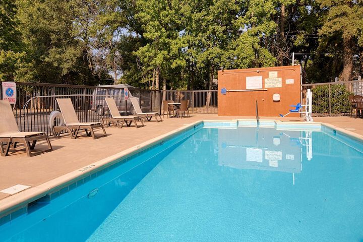 Best Western Plus Richmond Airport Hotel