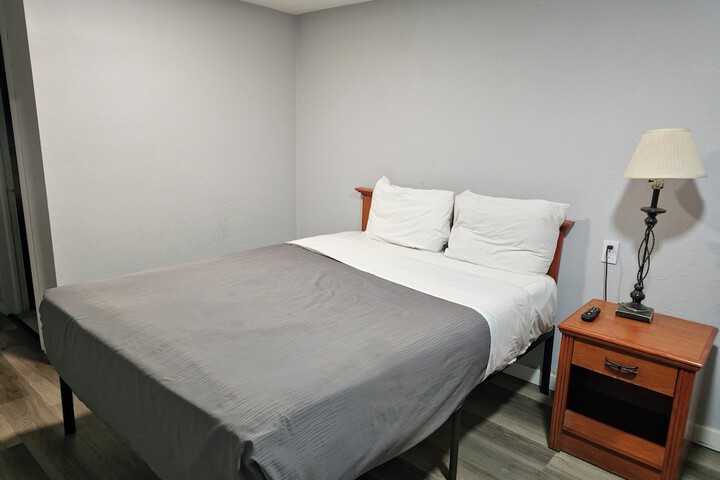 Room 5 of 17