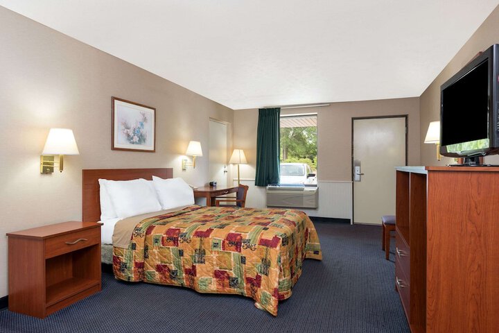 Room 10 of 23