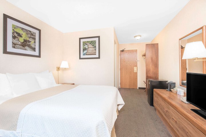 Room 12 of 17