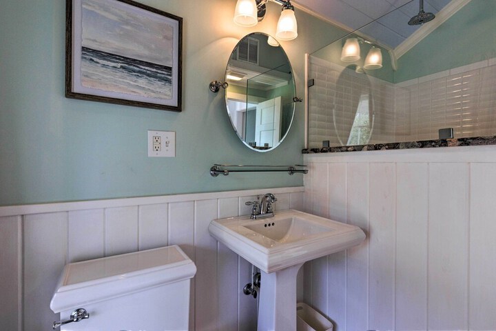 Luxe Fairhope Home w / Covered Patio: Walk to Bay