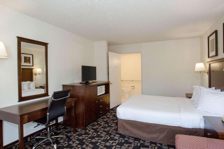 Room 18 of 40
