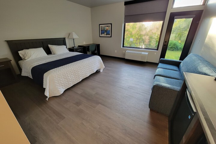 Watershed Hotel